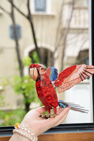 Makebug Macaw